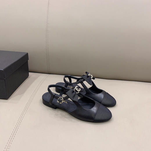 Chane*专柜最新款蝴蝶结凉鞋
平底3色 商品图7