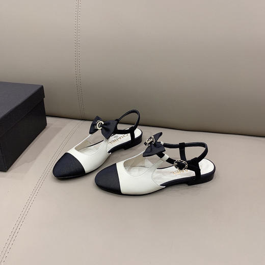 Chane*专柜最新款蝴蝶结凉鞋
平底3色 商品图5