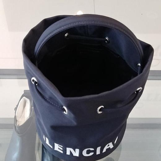 奥莱Balenciaga 20FW WHEEL XS抽绳水桶包黑色619458 H852N 1000JPY带授权招加盟代理 商品图3
