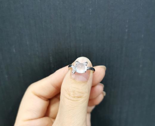 白冰翡翠蛋面精致猫咪白金戒指 商品图3