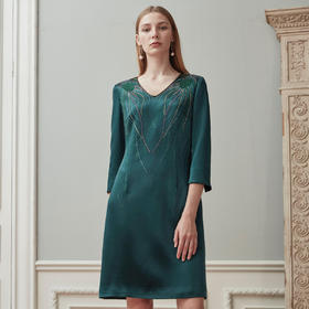 QE87B斯尔丽瑟俪2021年春季上新V领肩部烫钻短款连衣裙