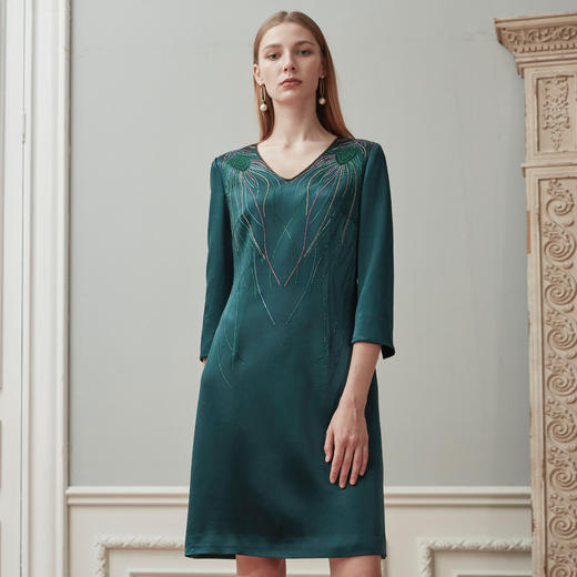 QE87B斯尔丽瑟俪2021年春季上新V领肩部烫钻短款连衣裙 商品图0