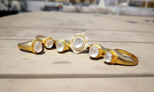 白冰翡翠蛋面精致猫咪白金戒指 商品图5