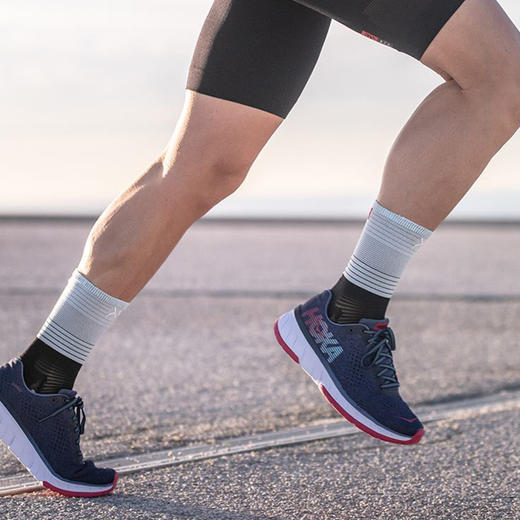 Compressport/CS 中筒跑步袜 马拉松越野 轻量透气 压缩袜 豆豆袜 商品图1