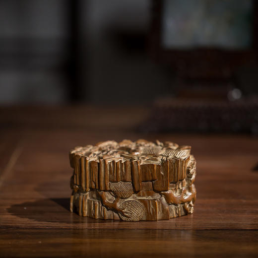 清代 老山檀香松树纹印泥盒 商品图0