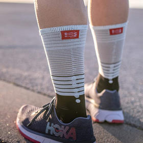 Compressport/CS 中筒跑步袜 马拉松越野 轻量透气 压缩袜 豆豆袜