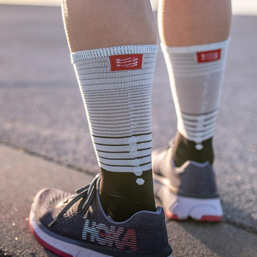 Compressport/CS 中筒跑步袜 马拉松越野 轻量透气 压缩袜 豆豆袜 商品图0