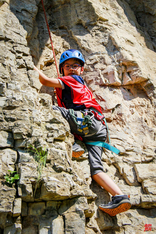 【清明假期】飞檐走壁丨飞拉达攀岩,小勇士的高空挑战!