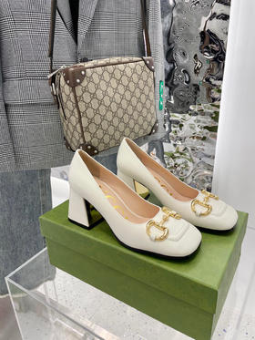 Gucci新款单鞋-白色
