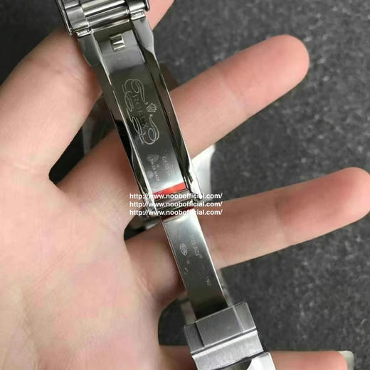 🆕N厂新品 黑水鬼绿水鬼V12版本SUB版的，主要升级机芯摆轮，跟表壳内结构细节，还有外观表带表壳拉砂打磨。V12版本只有新3135机芯。现货出售。 商品图5