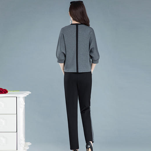 QYM-XYKL-QM03-Y新款时尚气质休闲圆领七分袖蝴蝶印花上衣运动裤两件套 商品图3