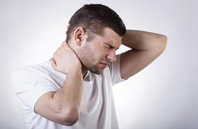 颈椎病引起的头晕怎么调？1灸2缓5注意，疏通经络身体松 