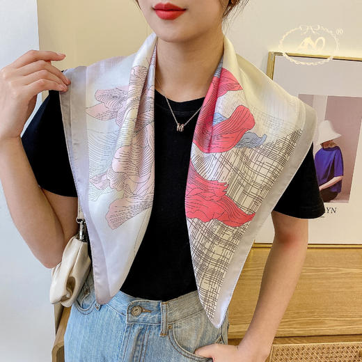 【内购不退换】【魔法丝巾】【一抹色彩 点亮整身搭配】【现货】臣禾【经典实用款】方巾好用又好看仿真丝锻面【多场合搭配用途】S211270330 商品图6