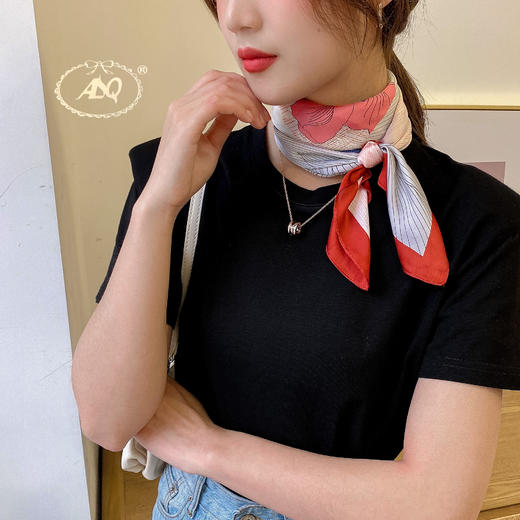 【内购不退换】【魔法丝巾】【一抹色彩 点亮整身搭配】【现货】臣禾【经典实用款】方巾好用又好看仿真丝锻面【多场合搭配用途】S211270330 商品图7