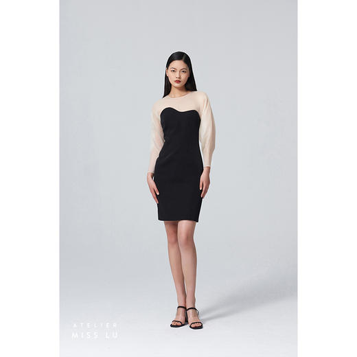 【旺角卡门】不规则曲线黑拼米白薄纱透视长袖修身连衣裙/0000660 商品图0