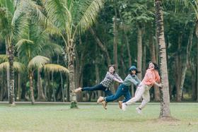 去西双版纳泼水狂欢，邂逅萤火虫之夜。