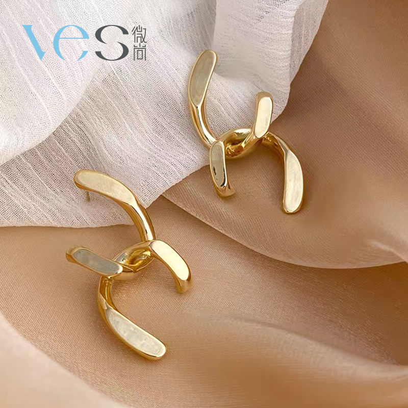  不规则双C交叉法式高级感合金耳钉