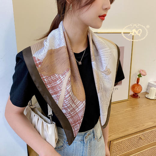 【内购不退换】【魔法丝巾】【一抹色彩 点亮整身搭配】【现货】臣禾【经典实用款】方巾好用又好看仿真丝锻面【多场合搭配用途】S211270330 商品图2