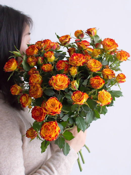 眼线多头玫瑰【你说我眼睛闪闪的有星星，因为抬头转身，就能看到你】简小姐精选 稀有温暖复古肯尼亚进口品种玫瑰 橙色系多头 眼线/眼线笔9+1枝（防花损）2件包邮 下单5天内发货 商品图6