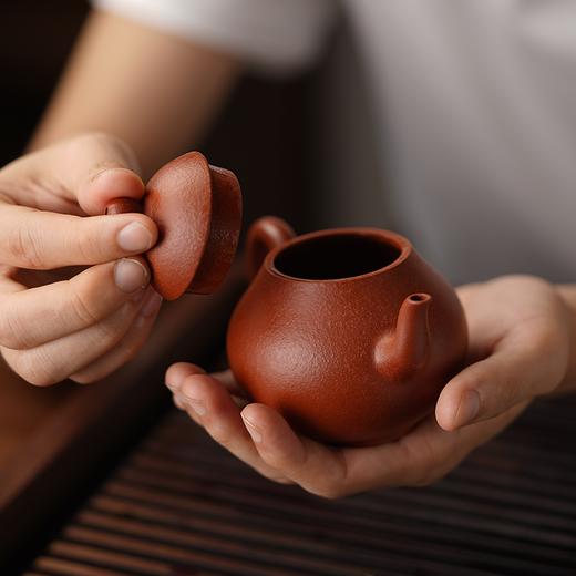 【断货】正安好礼·梨皮朱泥小壶，清代三大高手名作 商品图3