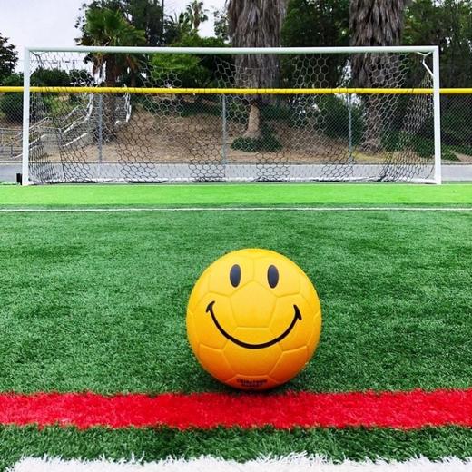 Chinatown Market 黄色足球 商品图1