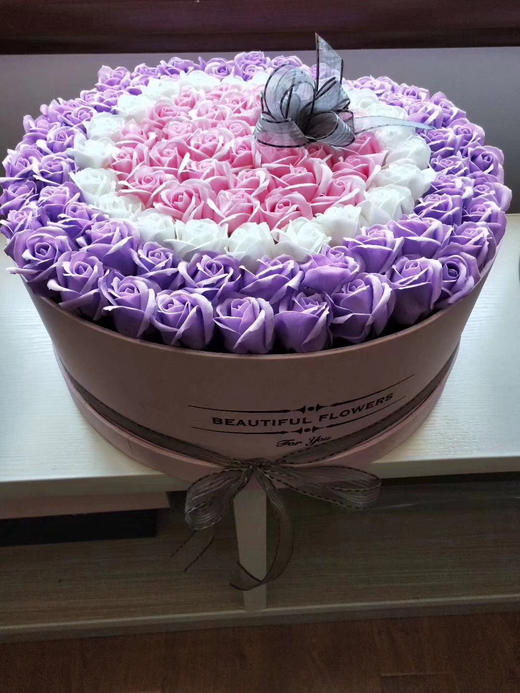 99朵绸缎圆形礼盒 商品图4