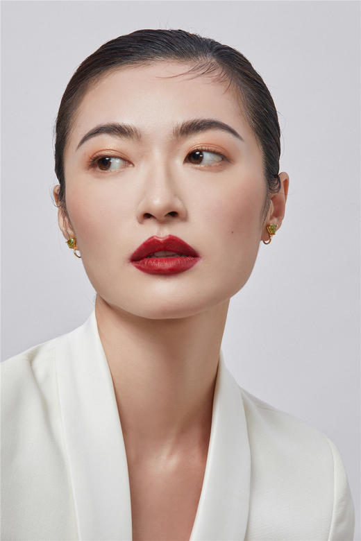 Pearl moments 橄榄石珍珠耳夹 商品图1