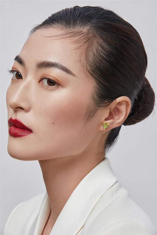 Pearl moments 橄榄石珍珠耳夹 商品图4