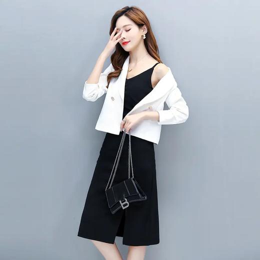 LY92102 2021年新款早春洋气吊带裙西装时髦气质两件套 商品图2