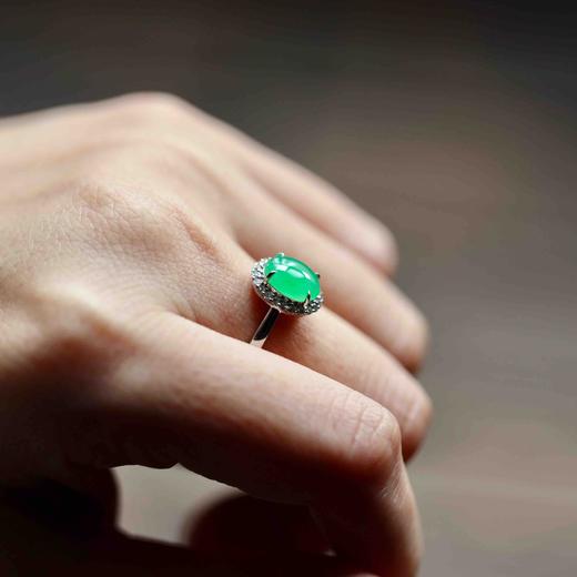 冰种阳绿翡翠蛋面戒指18k白金钻石镶嵌 商品图7