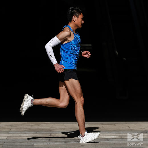 身体智慧 BODYWIT 男款 飞天PRO 速干超轻马拉松背心 商品图3
