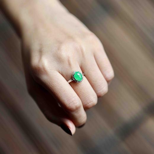 冰种阳绿翡翠蛋面戒指18k白金钻石镶嵌 商品图8