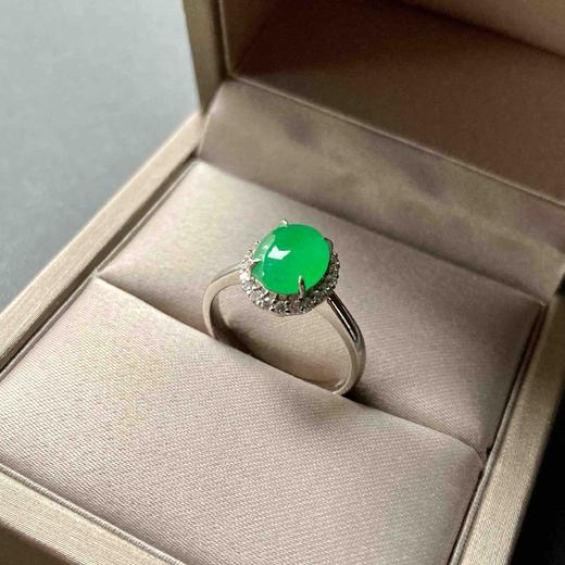 冰种阳绿翡翠蛋面戒指18k白金钻石镶嵌 商品图5