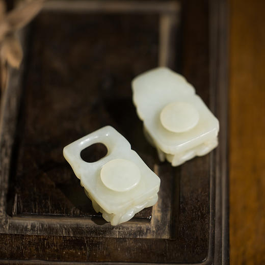 明代 玉雕螭虎灵芝带钩 商品图3