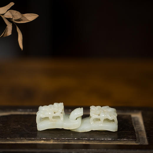 明代 玉雕螭虎灵芝带钩 商品图1