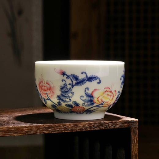 青花粉彩花卉杯 商品图1
