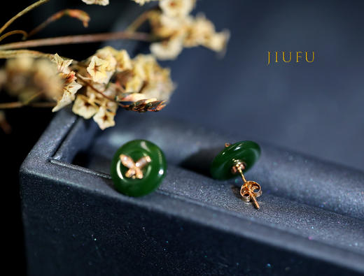 18K玫瑰金和田玉（碧玉）耳钉--金蝶翩翩 /小平安扣12mm / 菠菜绿（含18k金耳扣） 商品图1
