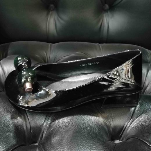 LFGJ 12003  真皮浅口单鞋女低跟粗跟漆皮圆头娃娃鞋豆豆鞋 商品图7