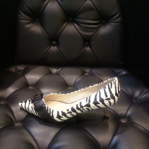 LFGJ 8504 设计师款牛皮/蛇皮经典小跟鞋 商品图7