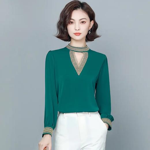 YHSS209639新款时尚气质宽松V领长袖仿真丝绣花衬衫 商品图1