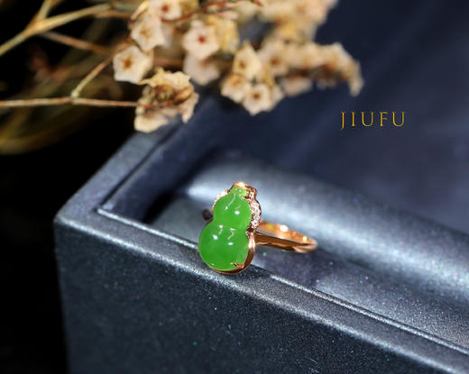18K玫瑰金和田玉（碧玉）镶钻戒指--葫芦 /单面葫芦13*8mm/苹果绿 (圈口请备注留言) 商品图2