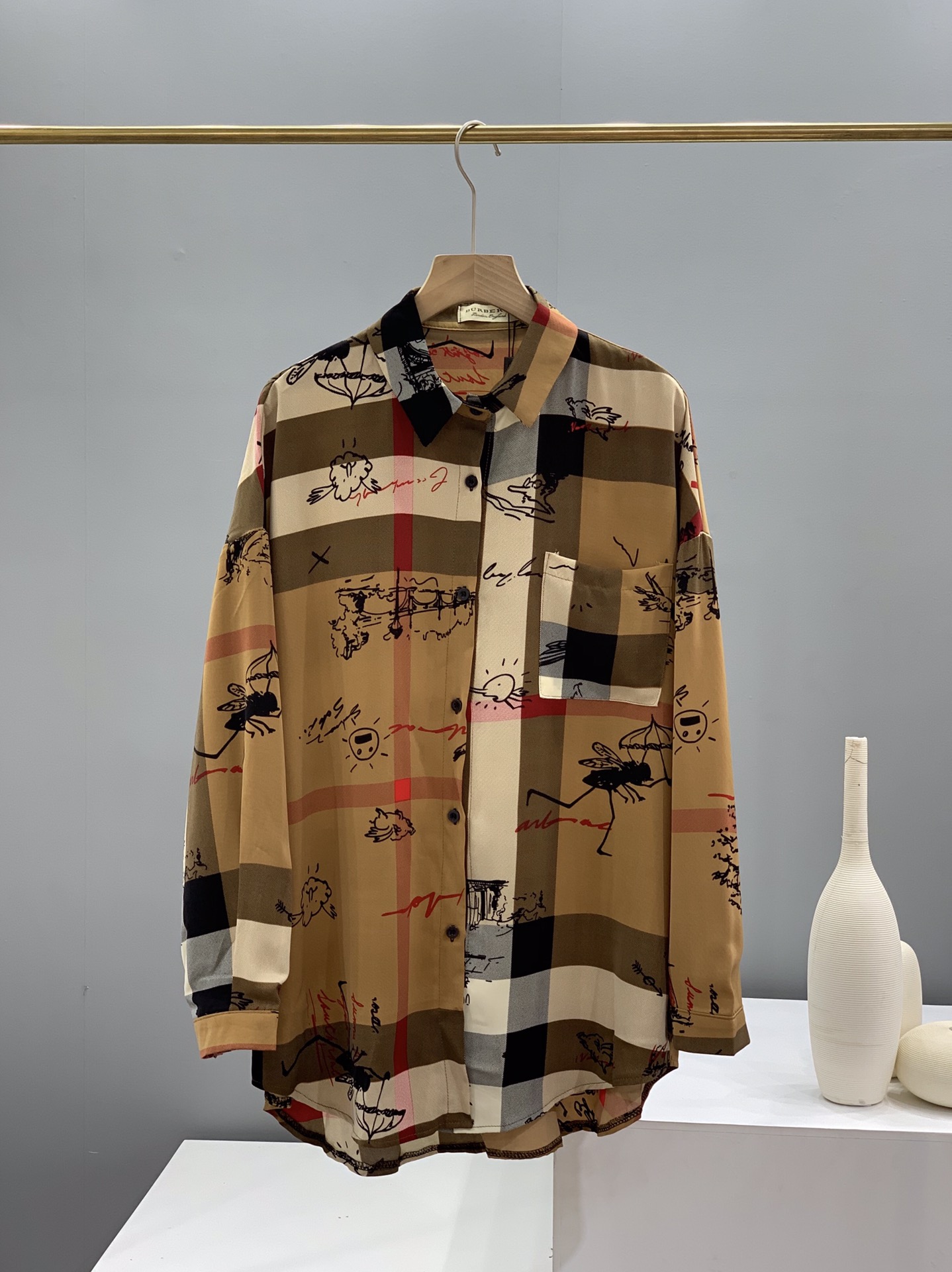 90105 货号085733105 xw  burberry巴宝莉涂鸦雪纺衬衫一直以来都是