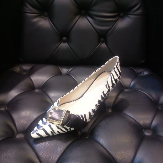 LFGJ 8504 设计师款牛皮/蛇皮经典小跟鞋 商品图6