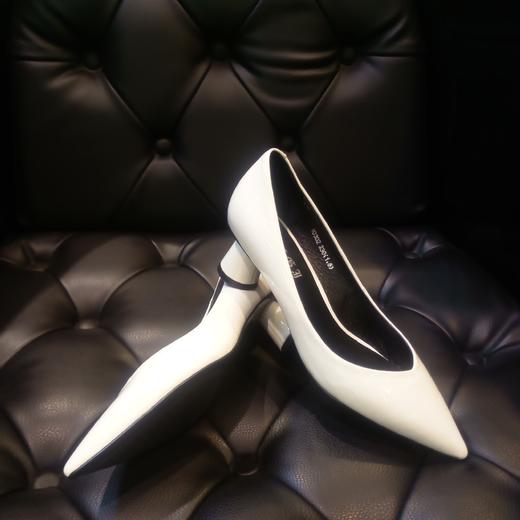 LFGJ  10302  经典设计师款圆跟女鞋 商品图3