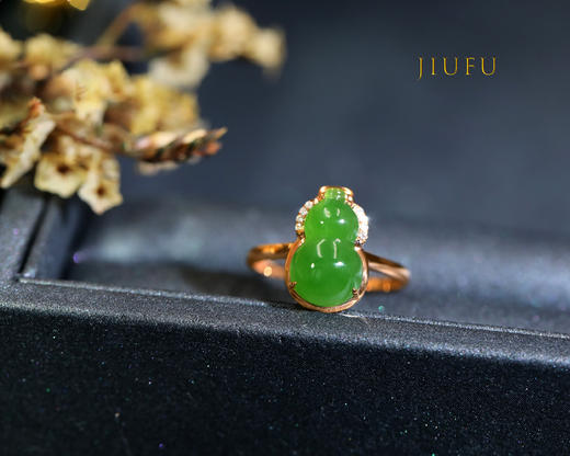 18K玫瑰金和田玉（碧玉）镶钻戒指--葫芦 /单面葫芦13*8mm/苹果绿 (圈口请备注留言) 商品图0