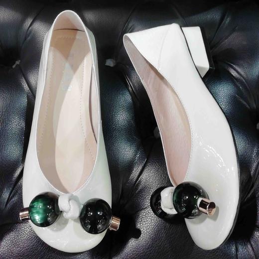 LFGJ 12003  真皮浅口单鞋女低跟粗跟漆皮圆头娃娃鞋豆豆鞋 商品图3