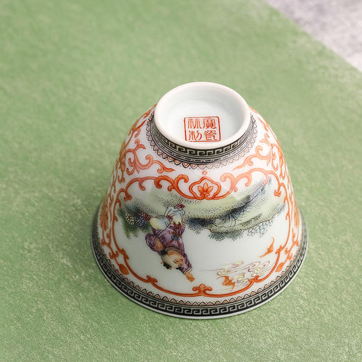 矾红彩开光粉彩婴戏杯 商品图4