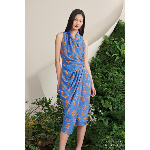 【潘思帕国王】大鹿藻立裁垂皱腰间系带海蓝真丝裹身连衣裙/0000703C 商品图1