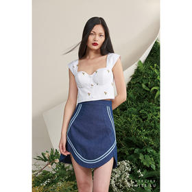 【沙拉鹿】小鹿藻心形宽吊带纯白短上衣/00185