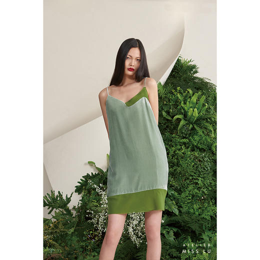 【朱莉塔】海松绿真丝丝绒不规则拼接领口吊带连衣裙/0000690 商品图1